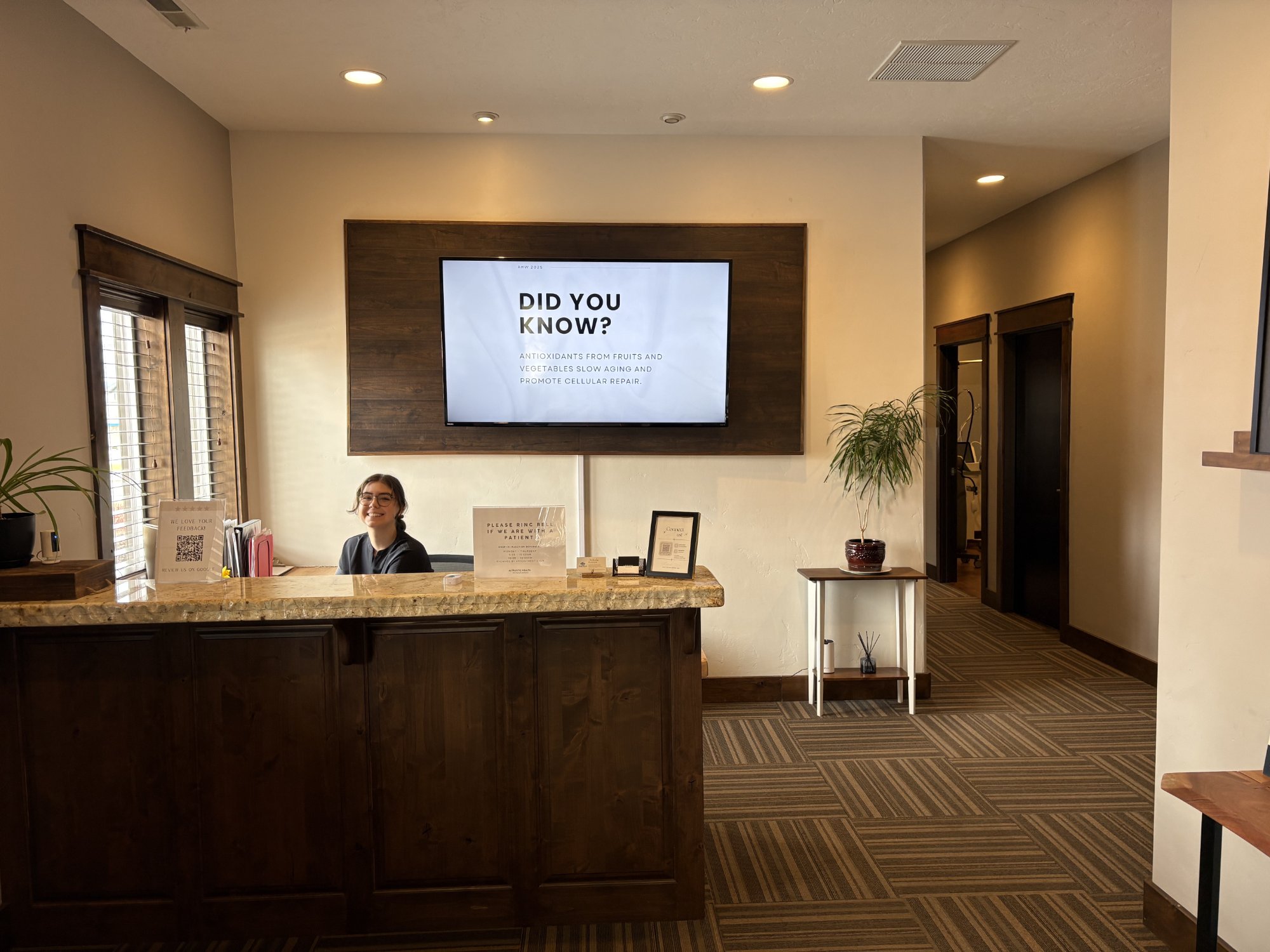 Snake River Acupuncture front desk and reception area